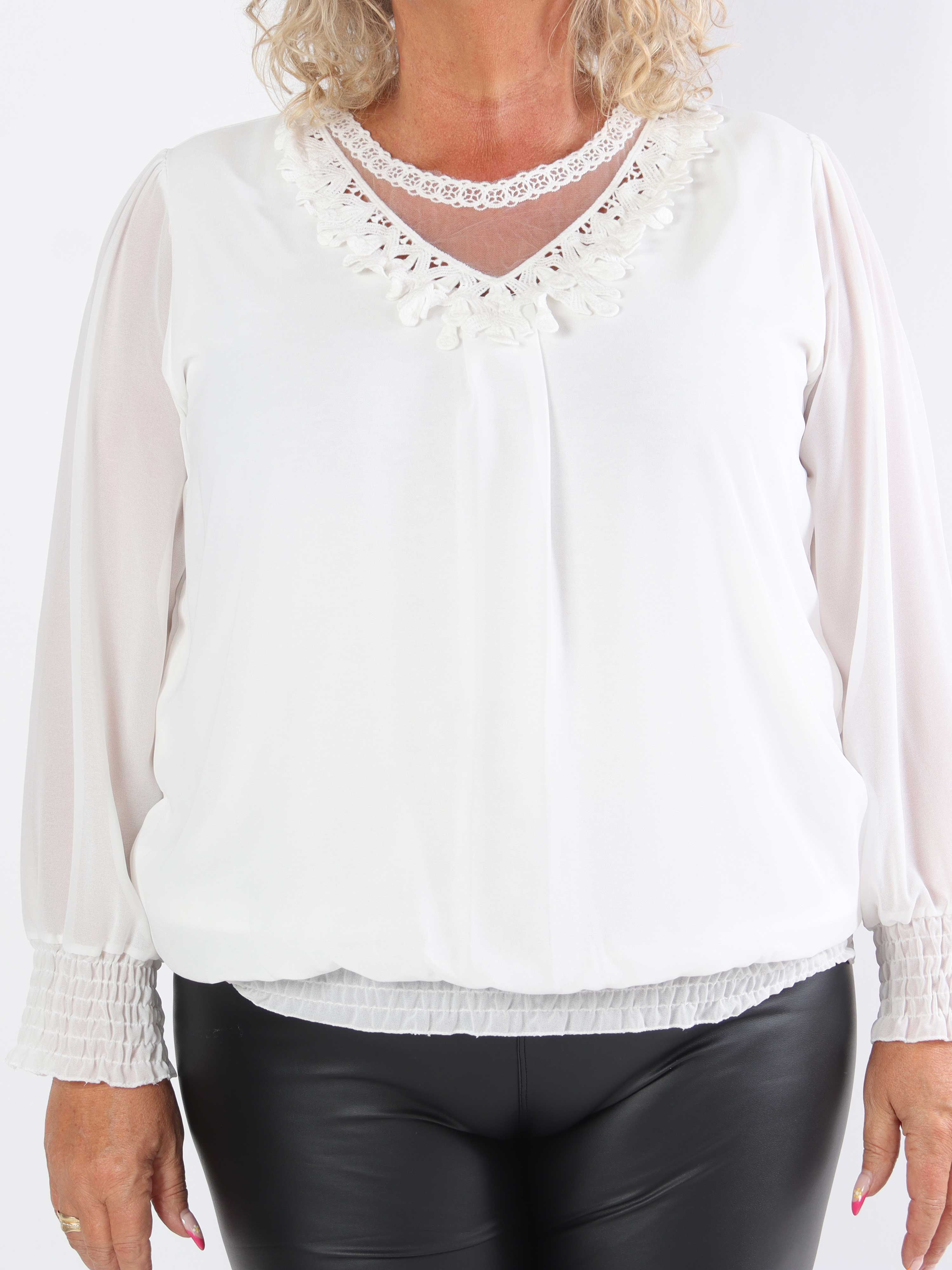 Addison - Plus size tunika i chiffon med detaljer i udskæringen
